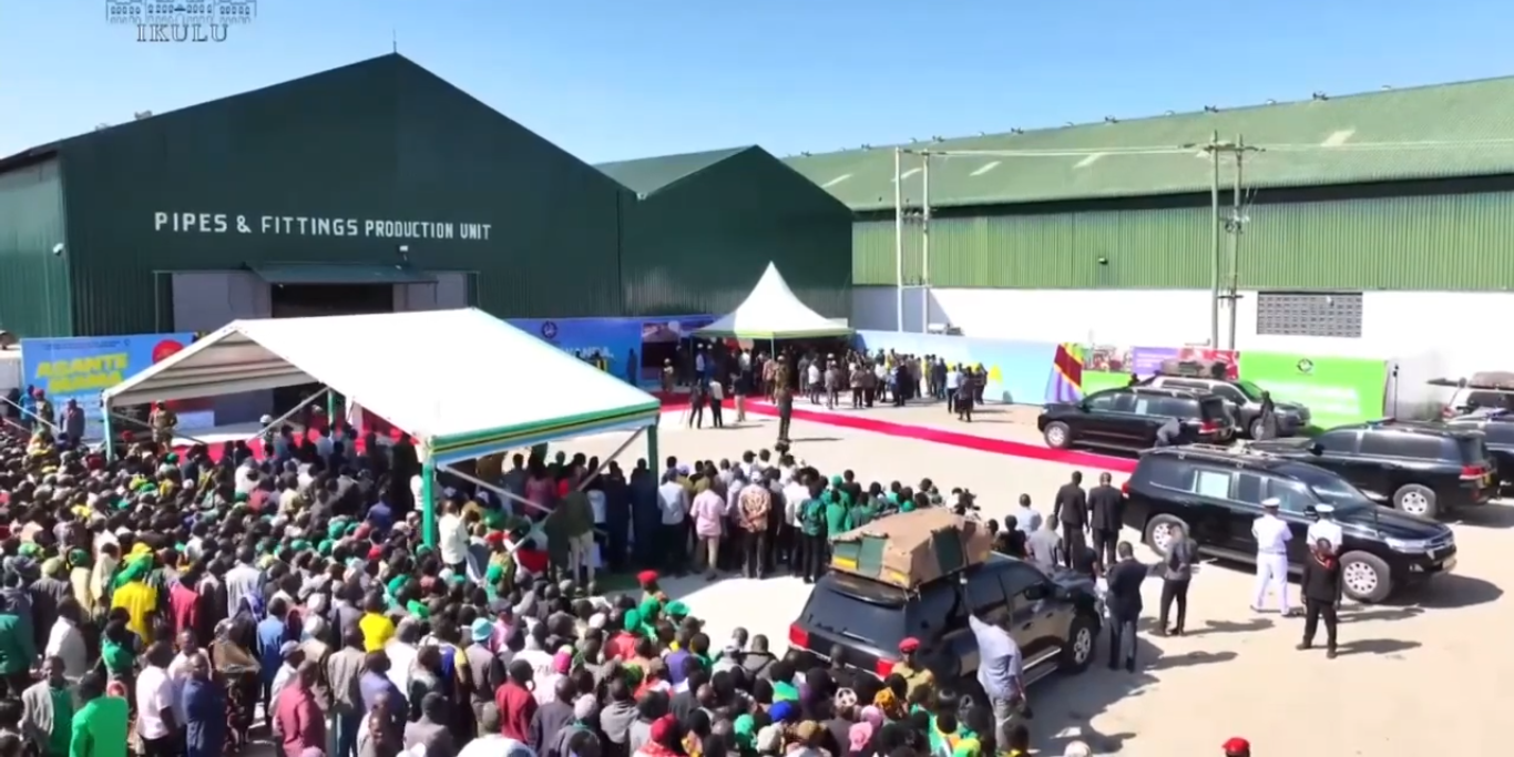 THE PRESIDENT LISTENS TO THE DEPUTY MINISTER OF INDUSTRY AND TRADE AS HE EXPLAINS ABOUT THE MOLI OIL MILLS FACTORY