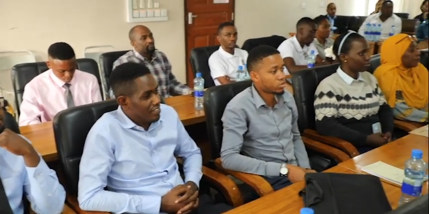 SERIKALI YAWAFUNDA WATUMISHI WAPYA WA WIZARA YA VIWANDA NA BIASHARA. SHERIA, TARATIBU NA KANUNI