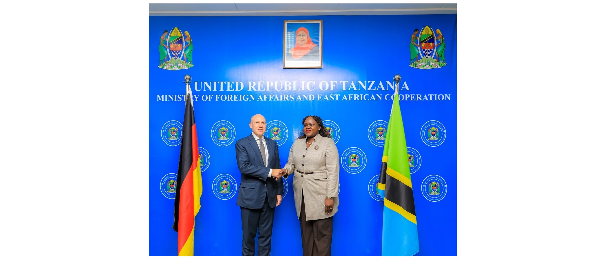 WAZIRI KAPINGA ANADI FURSA ZA UWEKEZAJI TANZANIA KWA WAWEKEZAJI WA UJE...